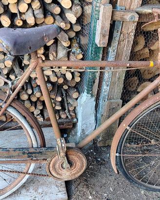 vecchia bicicletta metà anni 50-60 per collezione