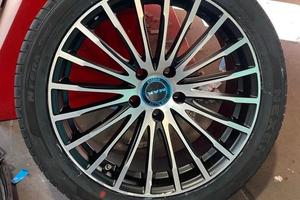 cerchi completi di pneumatici 