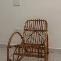 Sedia a dondolo in rattan vintage anni ‘60/70