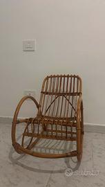 Sedia a dondolo in rattan vintage anni ‘60/70