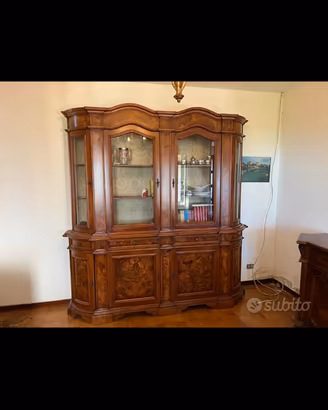 mobile in legno, stile veneziano vintage