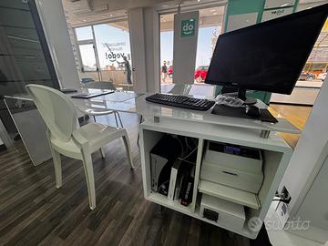 Scrivania per studio bianca