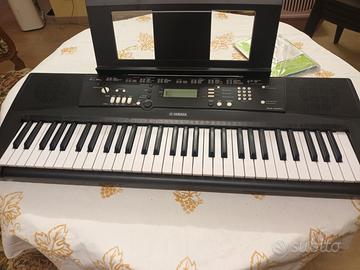 Tastiera Yamaha EZ 220