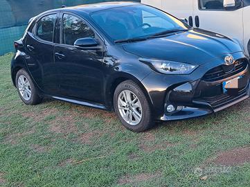 yaris ibrida 