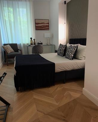 Letto matrimoniale in velluto nero