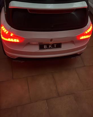 macchina elettrica con telecomando e una MASERATI 