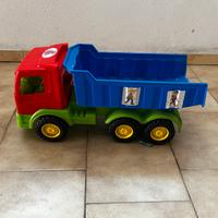 Camion giocattolo