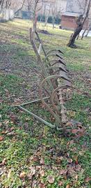 Vecchio erpice aratro