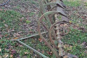 Vecchio erpice aratro