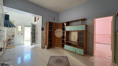 2 LOCALI A NAPOLI