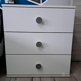 Cassettiere / comodini robuti e capienti