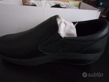 Scarpe donna MBT slip on nere