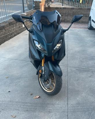 Yamaha tmax 560