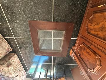Tavolino in legno con vetro