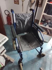 Sedia a rotelle, carrozzina pieghevole 