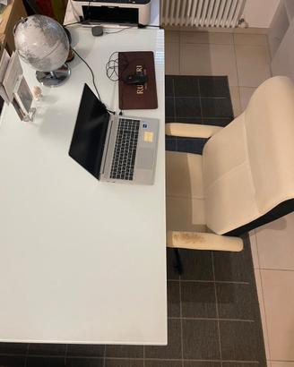 Scrivania bianco latte trasparente