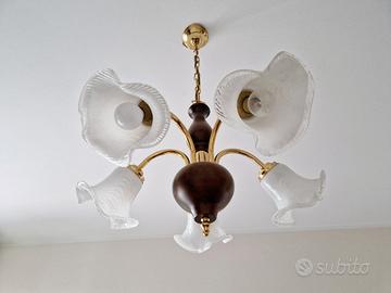 Lampadario elegante in vetro e legno