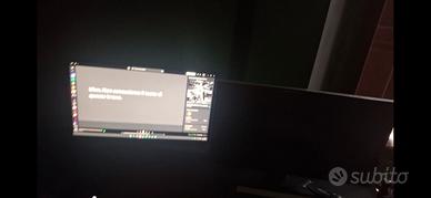 monitor tastiera microfono e PC 