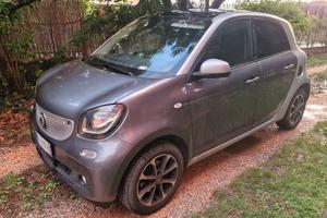 Smart ForFour 2016 da vetrina