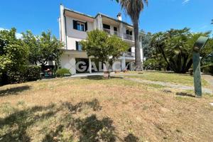 Villa esclusiva con giardino mprivato