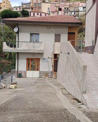 Ali',villa indipendente con ampio terreno, ottime