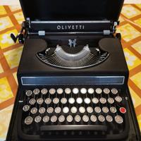 macchina per scrivere Olivetti La Studio 42