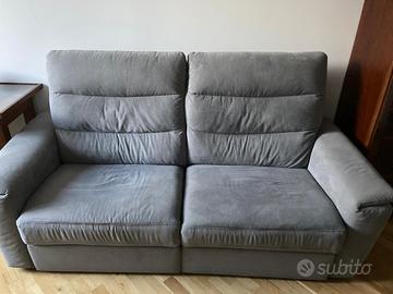 Divano in tessuto con meccanismo relax