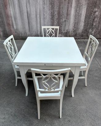 Tavolo in legno bianco apribile con 4 sedie