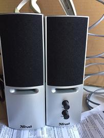 Due altoparlanti e telecamera x computer