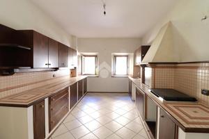 5 LOCALI A TERNI