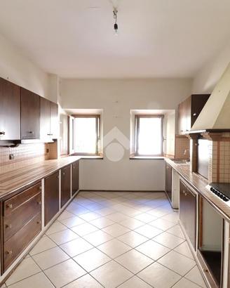 5 LOCALI A TERNI