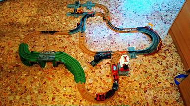 Pista treni giocattolo 
