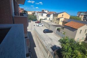 AMPIO TRILOCALE CON POSTO AUTO 