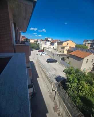 AMPIO TRILOCALE CON POSTO AUTO 