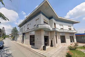 Immobile in asta di 729 m² con più di 5 locali a N