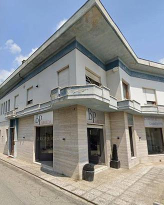 Immobile in asta di 729 m² con più di 5 locali a N
