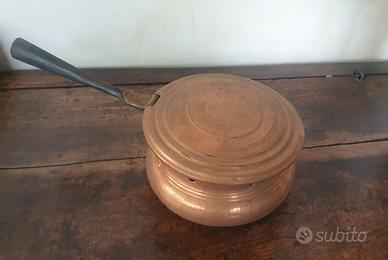 Oggetto in rame antico