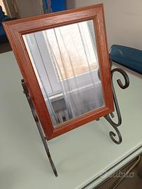 Specchio da tavolo con base in ferro battuto 