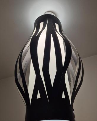 Lampadario design in policarbonato bianco e nero