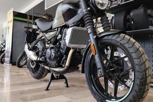 Royal Enfield Guerrilla 450 SHADOW ASH AZIENDALE (