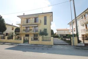 Villa di 327 m² con più di 5 locali e box auto dop