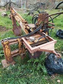 retroescavatore trattore agricolo 