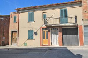 Valiano di Montepulciano (SI), abitazione bifamigl