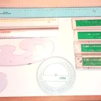 Set n. 16 righelli, normografi vintage ecc. leggi