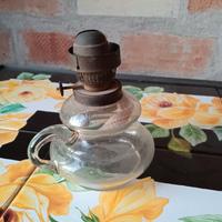 Lumino in vetro con stoppino.