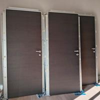 3  porte in legno wengue con coprifilo in metallo