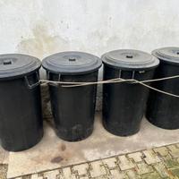Bidoni in plastica neri
