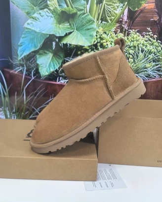 Stivali UGG Classic Ultra Mini da donna EU 36