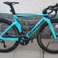 Bici da Corsa Bianchi Oltre Comp 2024 Carbonio 