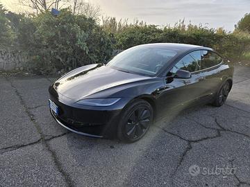 Tesla Premium RWD